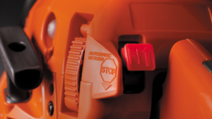 kombineret choker og stopknap på husqvarna motorsav