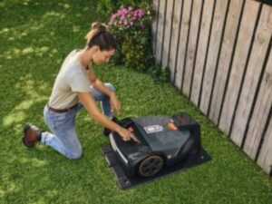 betjening af STIHL iMOW 4 EVO robotplæneklipper