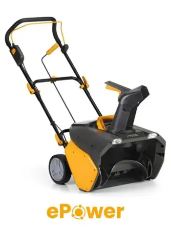 STIGA ST 700e Kit består af en batteridrevet sneslynge i STIGAs 48 V batterisystem